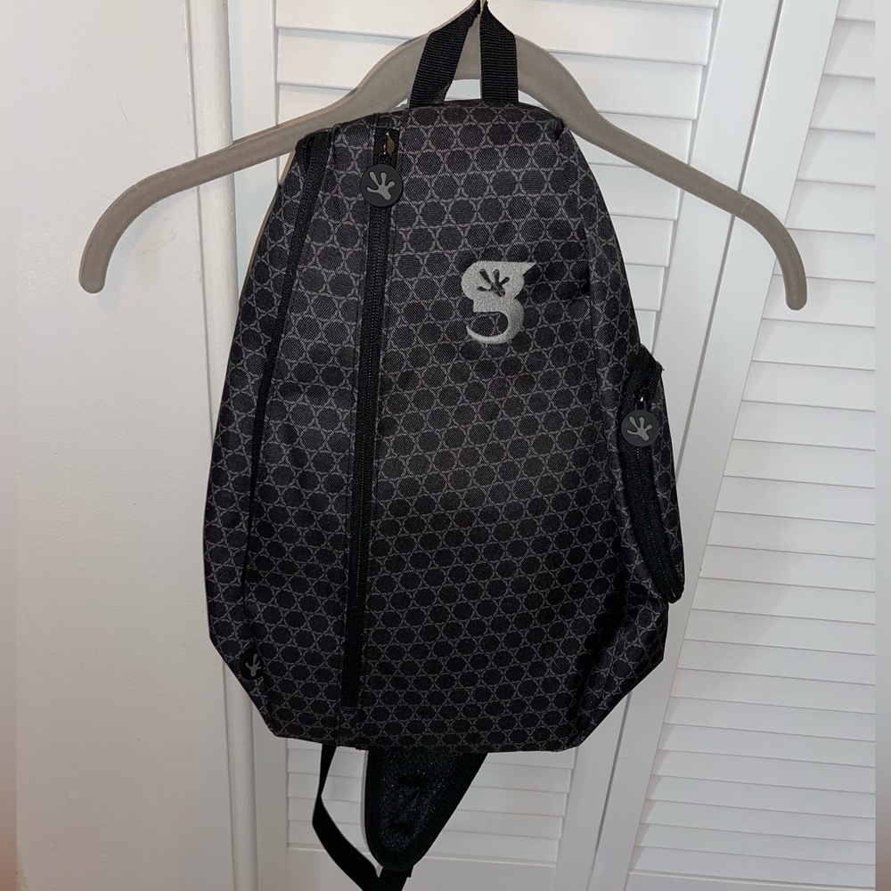 NWOT geckobrands sling bag